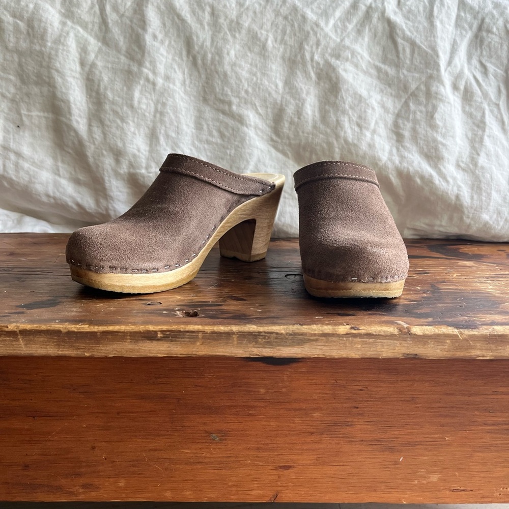 No 6 Clogs